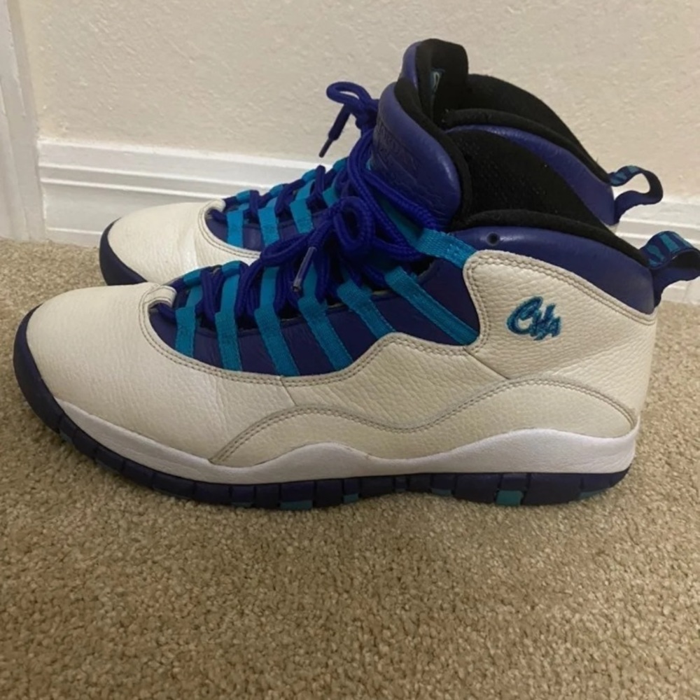 Air Jordan retro shoes size 10.5